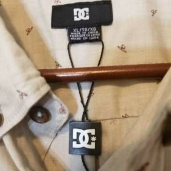 2/$20 NWOT DC | XL Polo Dress Shirt Short Sleeve - Picture 7 of 7